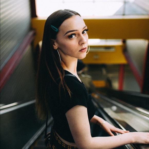 Meet your Posher, Jillian louella - Picture 1 of 1